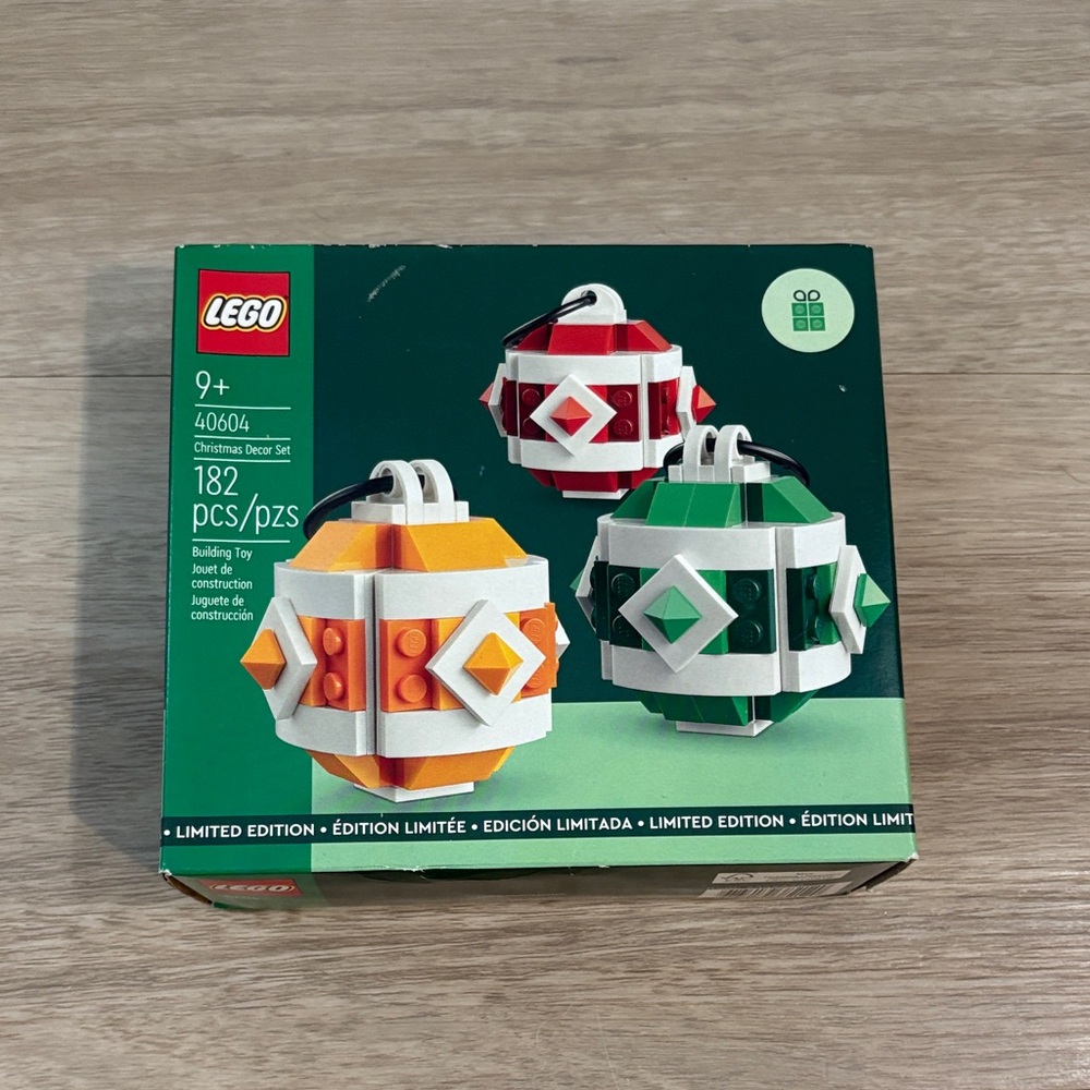 BNIB LEGO limited edition Festive Ornament Building Set - Orange, Green, White